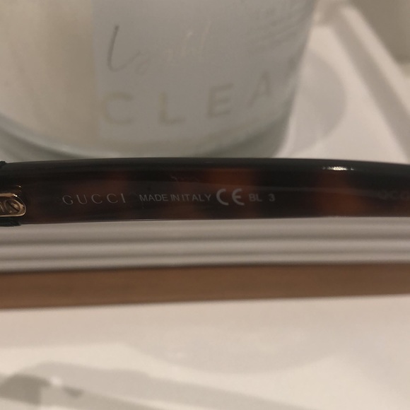 Gucci sunglasses and case - Picture 5 of 5